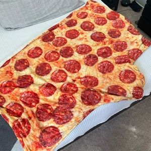 Hoodie Lab Hooded Pizza Blanket